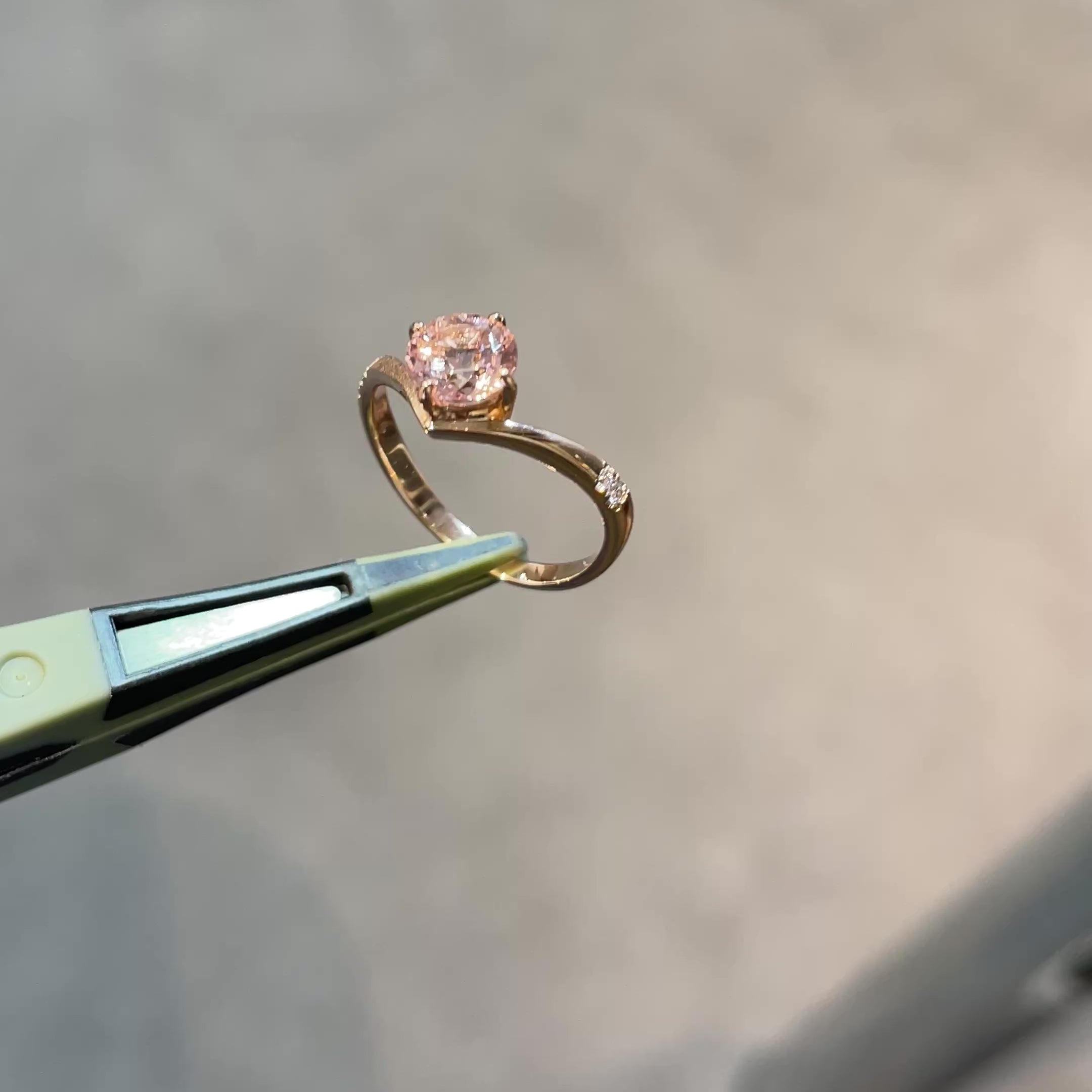 18KPG モルガナイトダイヤモンド リング 0.85CT CPRD6-D5 -SUNRISE RING 現在庫